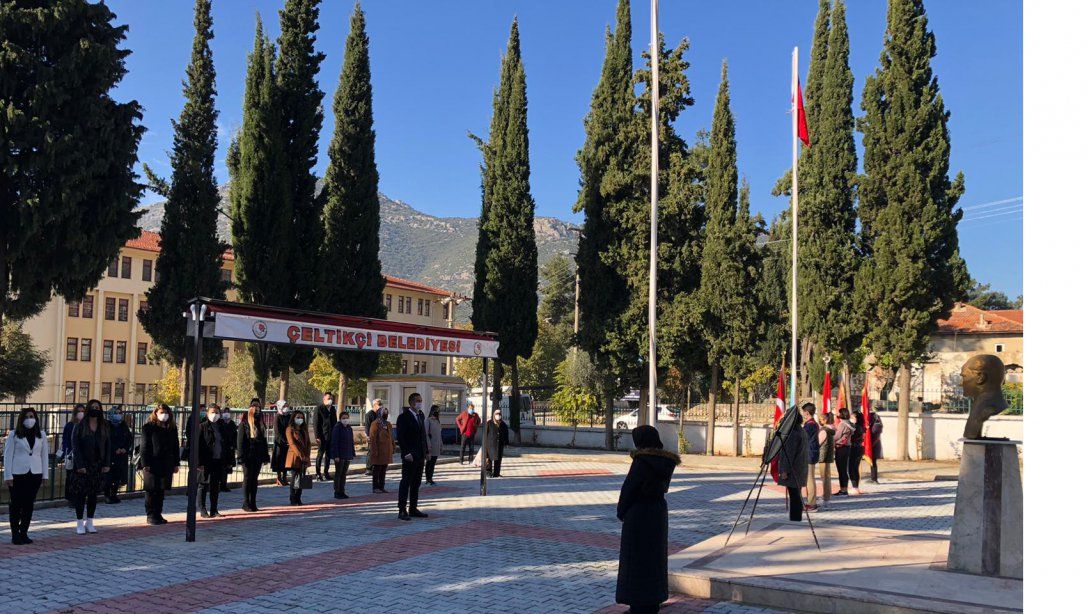 24 Kasım Öğretmenler Gününde; ilçemiz Atatürk Anıtı'na çelenk sunma töreni gerçekleştirildi.